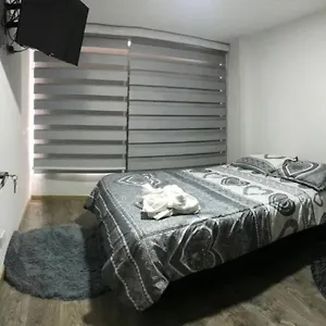 Confortable, Amoblado En Apartamento
